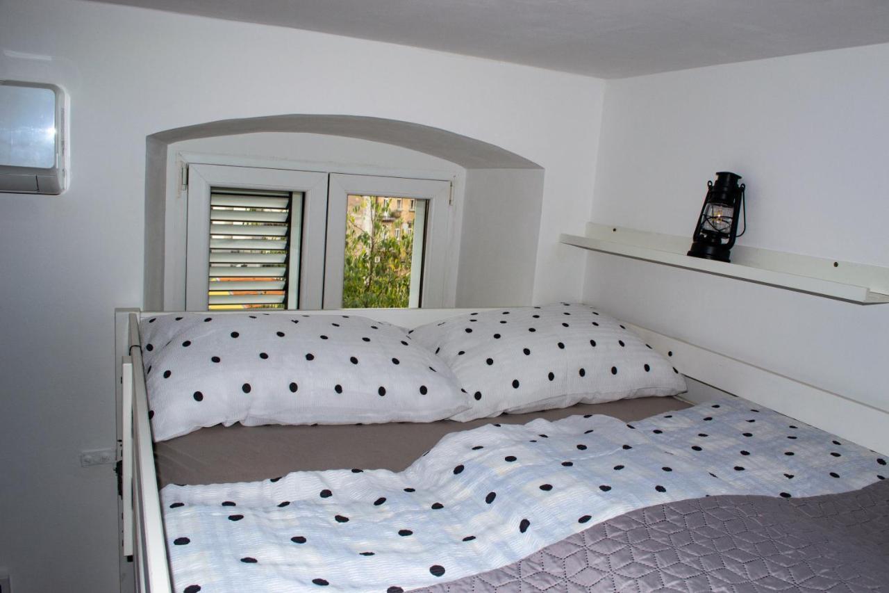 Studio Apartment Kontiki Рийека Екстериор снимка